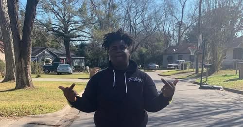 The Mobile community is devastated after 18-year-old Li Trez tragically lost his life in a fatal car crash on Friday morning, November 7, 2025, in Marengo County, leaving family and friends in sorrow.