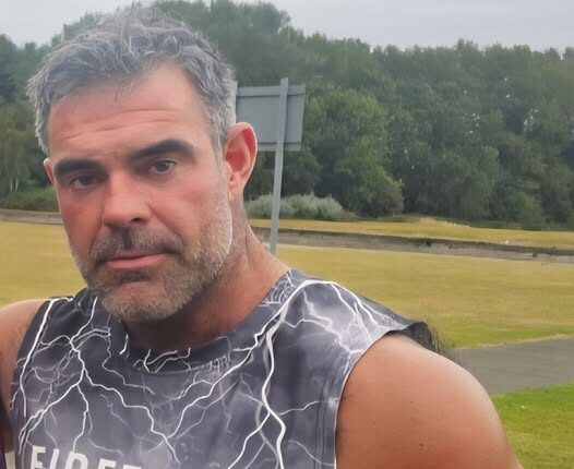 Russell Isherwood, Widnes, England It is with a heavy heart that the community mourns the passing of Russell Isherwood, a well-respected figure known for his dedication to fitness at Body Fx Gym. Friends and family remember him as a genuinely good person, who inspired others and shared countless memories with those around him. Russell’s legacy of positivity and support will be cherished by many. A fundraiser has been established to assist with funeral costs, and any contributions would be deeply appreciated.