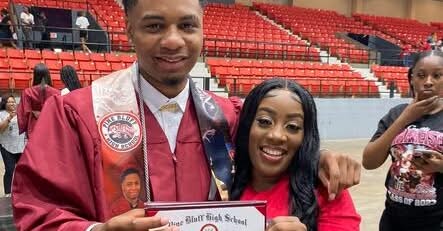 Markeise Gipson Pine Bluff AR Obituary — 21-Year-Old Markeise Gipson Passed Away Following Tragic Shooting — A SHATTERING LOSS IN PINE BLUFF: The Community Grieves the Passing of Markeise Gipson; A “Vibrant Life” Cut Short Amidst an Unfathomable Tragedy obituary