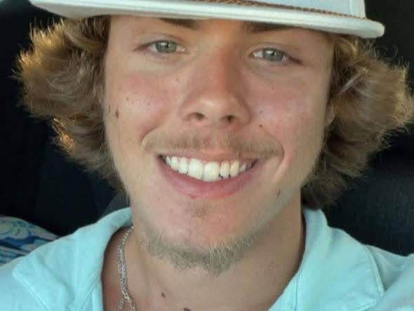 Dawson Adams Conway SC Obituary — 19-Year-Old Dawson Adams Passed Away Following Multi-Vehicle Crash on I-95 Near Fayetteville — A SHATTERING LOSS IN CONWAY: The Community Grieves the Passing of Dawson Adams; A Legacy of “Shining Promise” and a Family’s “Unfathomable Journey” of Sorrow obituary
